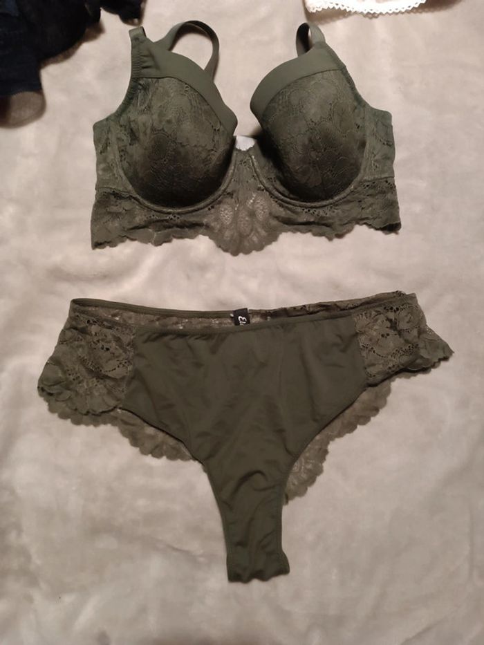 sous vêtements kaki
