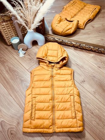 Taille 6 ans veste sans manches garçon Mango moutarde 💙