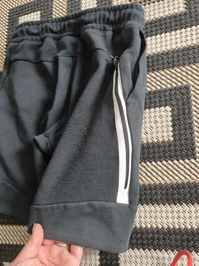 Short Nike sportswear tech fleece taille M 137-147cm - photo numéro 3