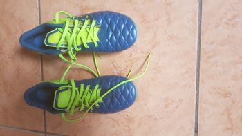Chaussures à crampons 36 fluo Decathlon