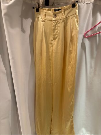 Pantalon satinée jaune