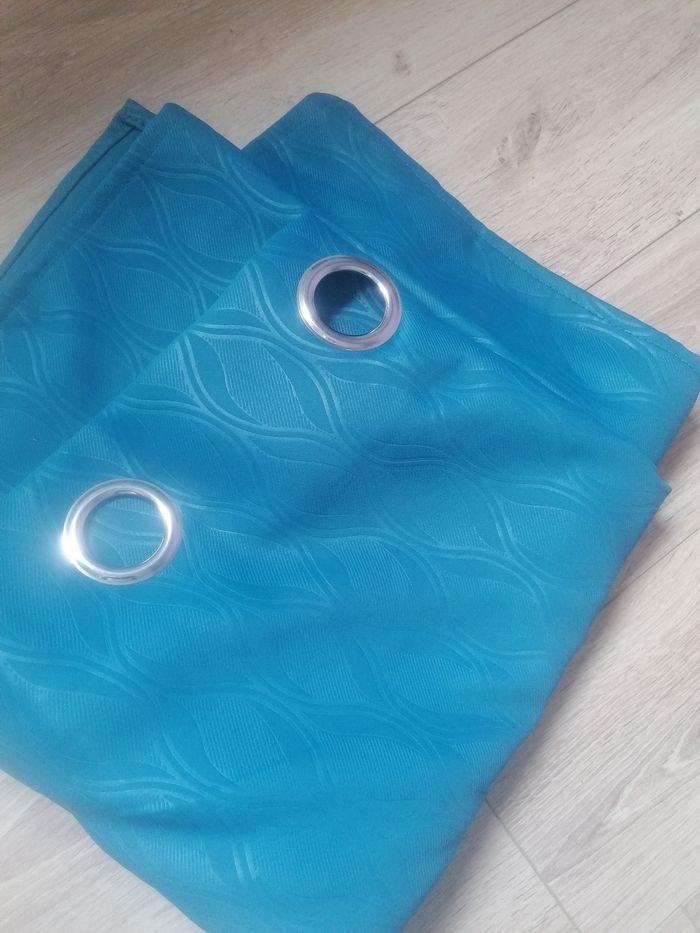 3 rideaux bleu canard à motifs