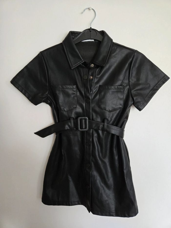 Robe simili cuir manche courte
