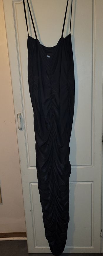 Robe longue moulante fine bretelles, pratiquement neuf