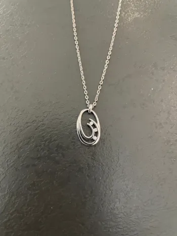 Collier en argent avec pendentif cercle entrelacé