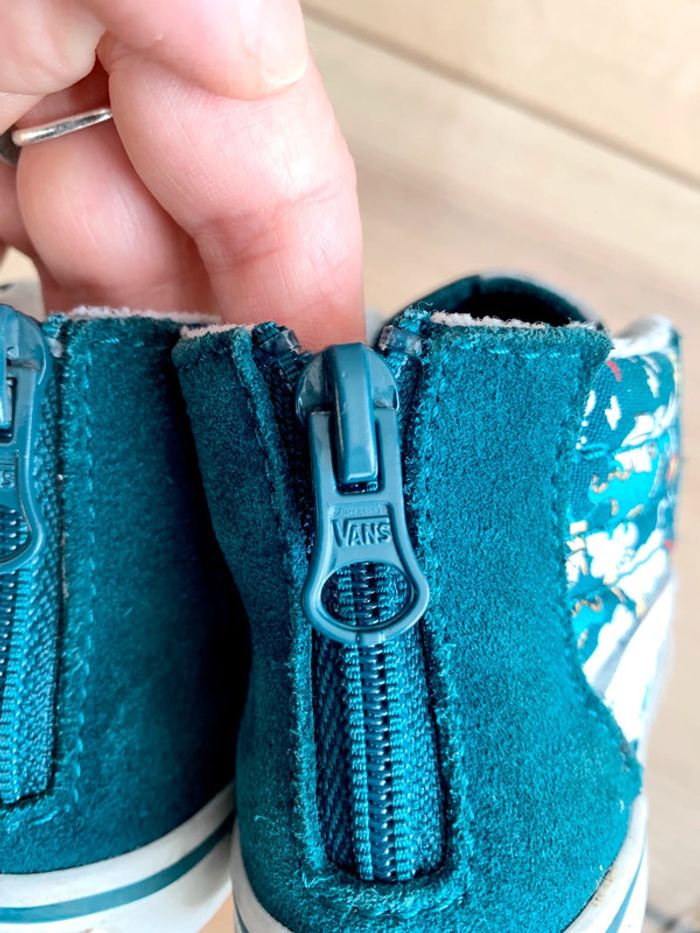 Jolie paire de baskets Vans en cuir suédé - photo numéro 5