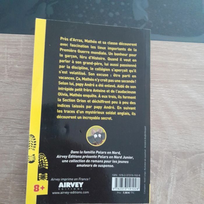 Livre poche Menace à Arras - la section Orion enquête - photo numéro 3