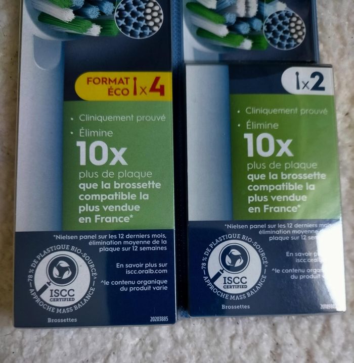 Lot 6 brossettes Oralb pro cross action blanche - photo numéro 2