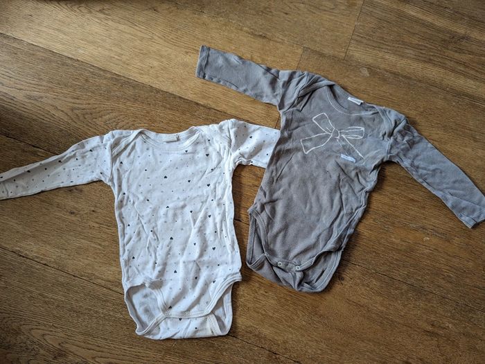 Lot 2 bodies manches longues absorba 18 mois