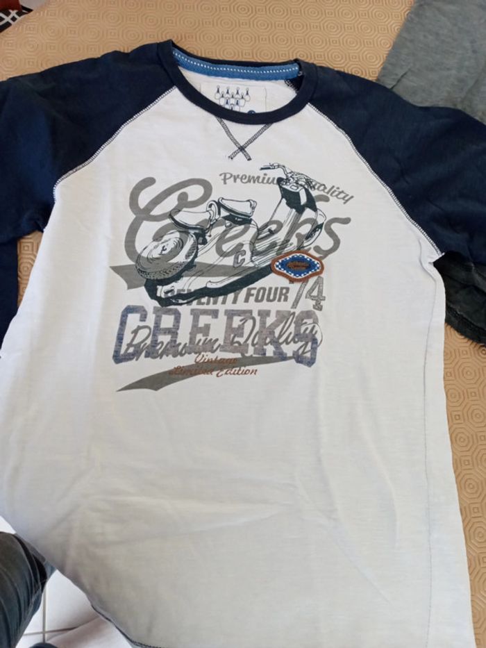 Lot de 2 t-shirts manches longues taille 12 ans en très bon état - photo numéro 2