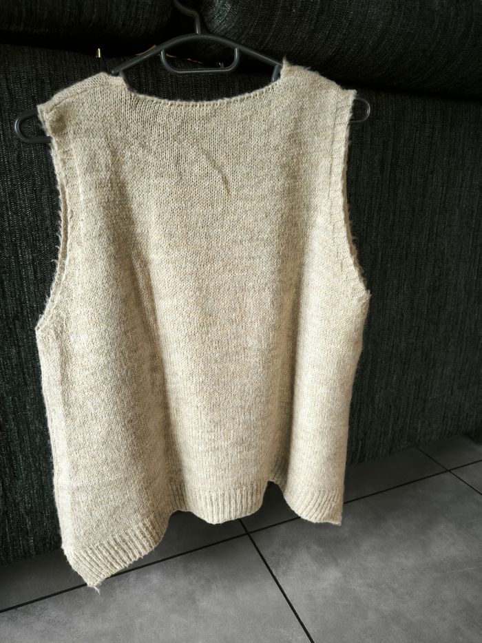 Petit pull col V sans manche - photo numéro 2