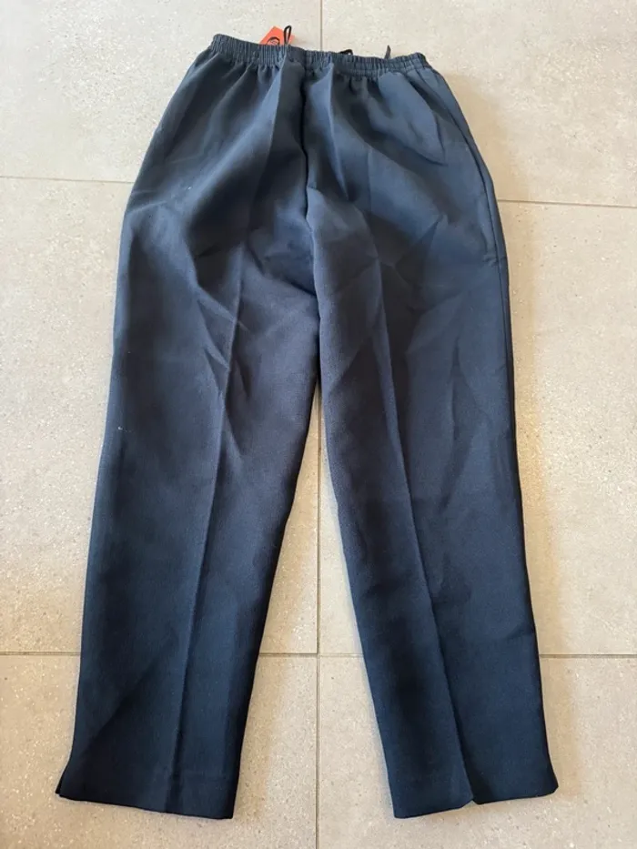 Pantalon navy Alica, taille 22, neuf élastique à la taille, 36*100cm - photo numéro 5