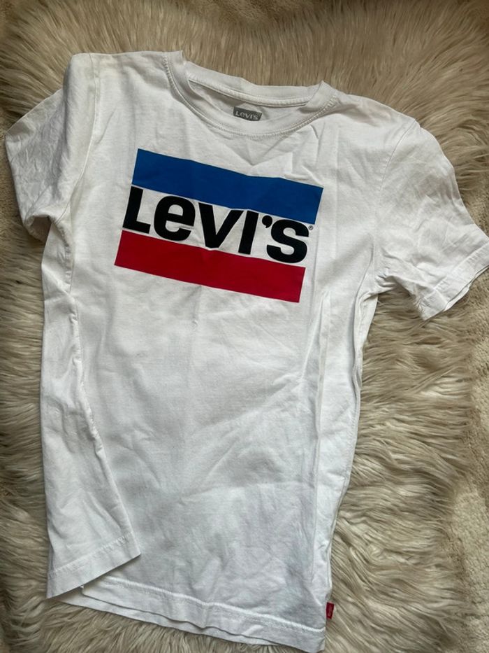 Garçon 👦🏻 Tshirts manches courtes Levi’s taille 14 ans