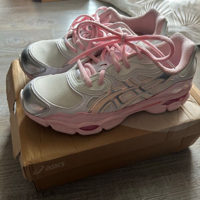 Asics NYC rose avec lacet fluffy rose