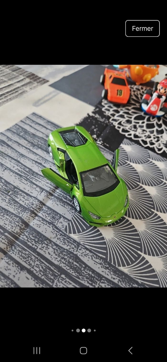 Lot voitures et figurines