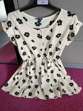 Robe blanche, fille, motif fleurs