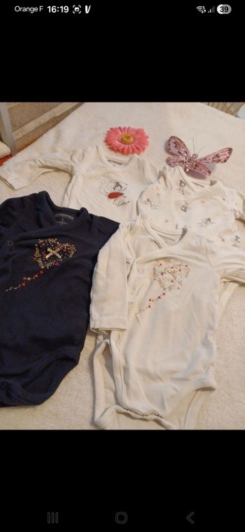 Lot de 4 bodies bébé taille 1 mois