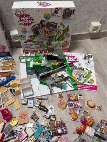 Mini brands 