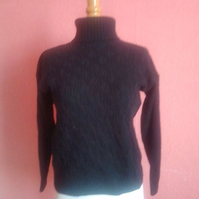 Pull noir