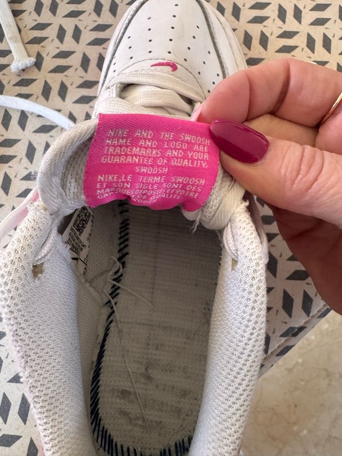 Baskets Nike air authentique 35 - photo numéro 2