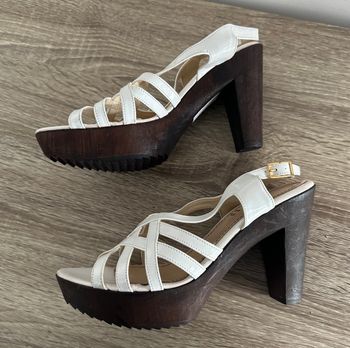 Sandales blanches vernies haut talon pointure 37