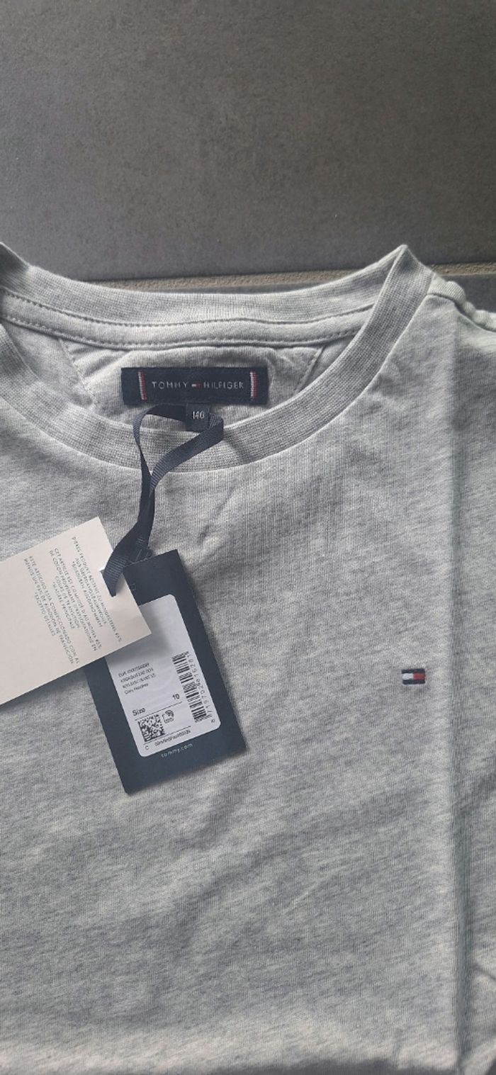 Tee shirt Tommy Hilfiger neuf 10 ans - photo numéro 3