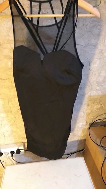 Robe noire transparent