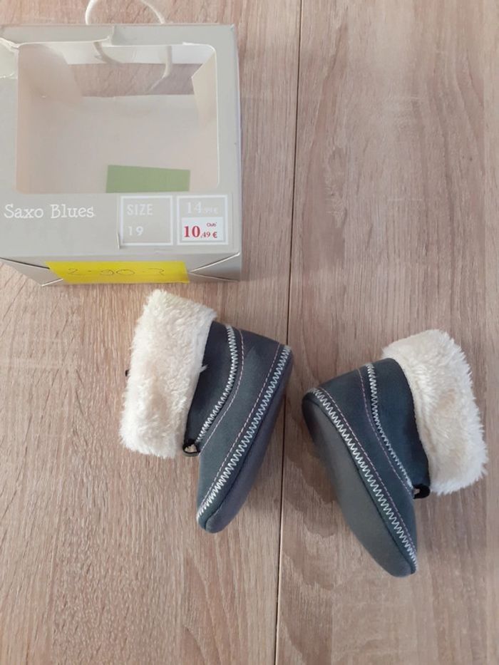 Bottines neuf taille 19 - photo numéro 2