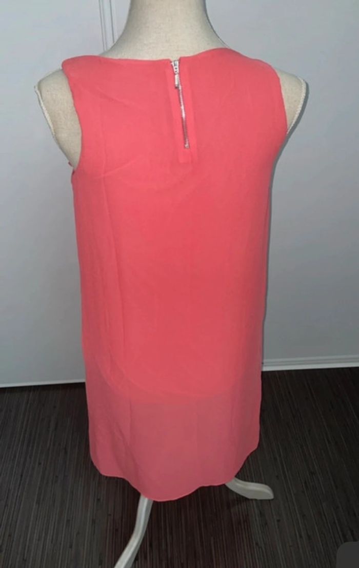 Titre : Robe William de Faye Neuve - Taille M - Couleur Corail - Élégante et Chic - photo numéro 3