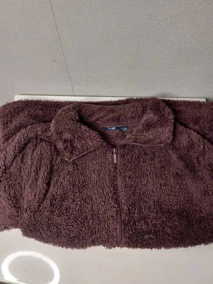 Veste douce bordeau "Kiabi" - photo numéro 3