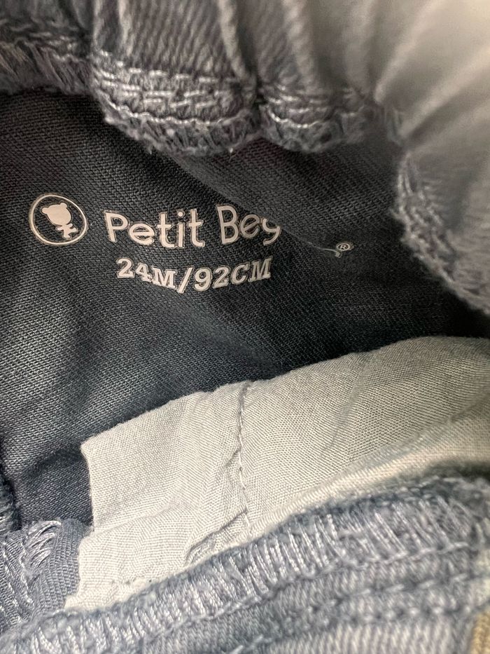Lot de deux pantalons petit béguin  Taille 2 ans 92 cm  Très bon état    Prix que sur les lots         #bebefille6mois   #bebegarcon #naissance #naissancegarcon #nourrisson #maternité #sacfemme #grossesse #ensemblebebe #prixnegociable #prixlots #chauffebi - photo numéro 5