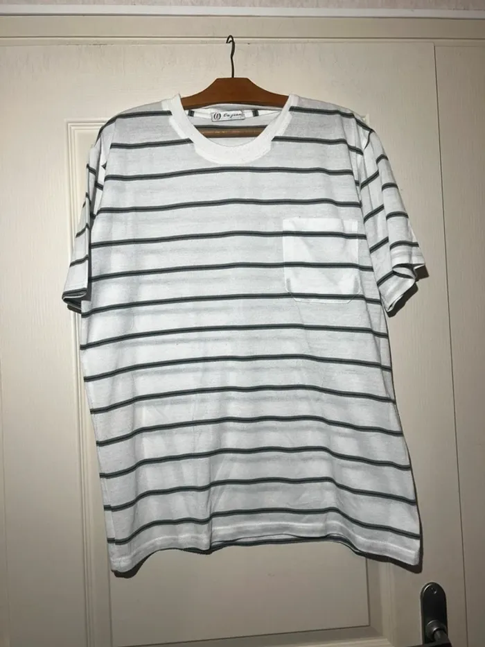 T-shirt sans marque