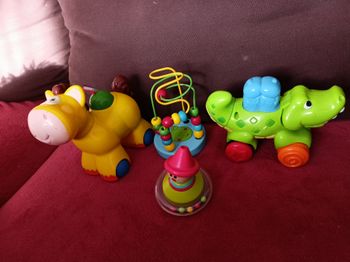 Lot de jouets bébé