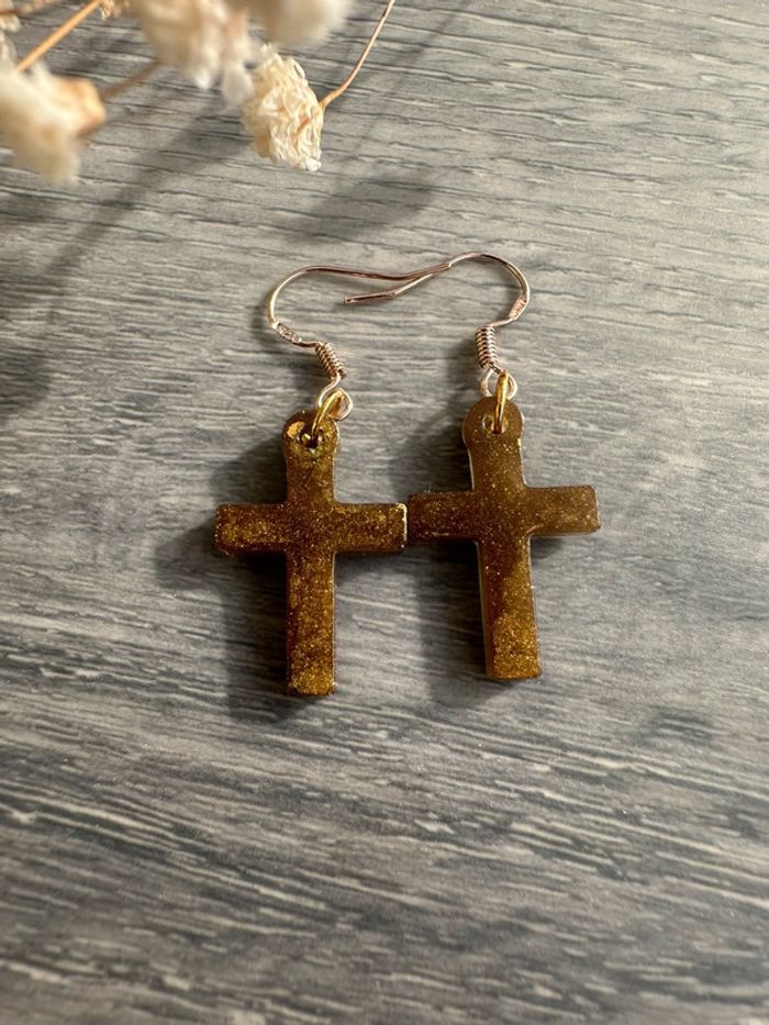Boucles d'oreilles croix dorées - photo numéro 2