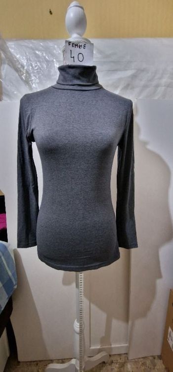 Tee-shirt, col roulé, gris, en très très bon état, en viscose/ polyester/ elasthanne
