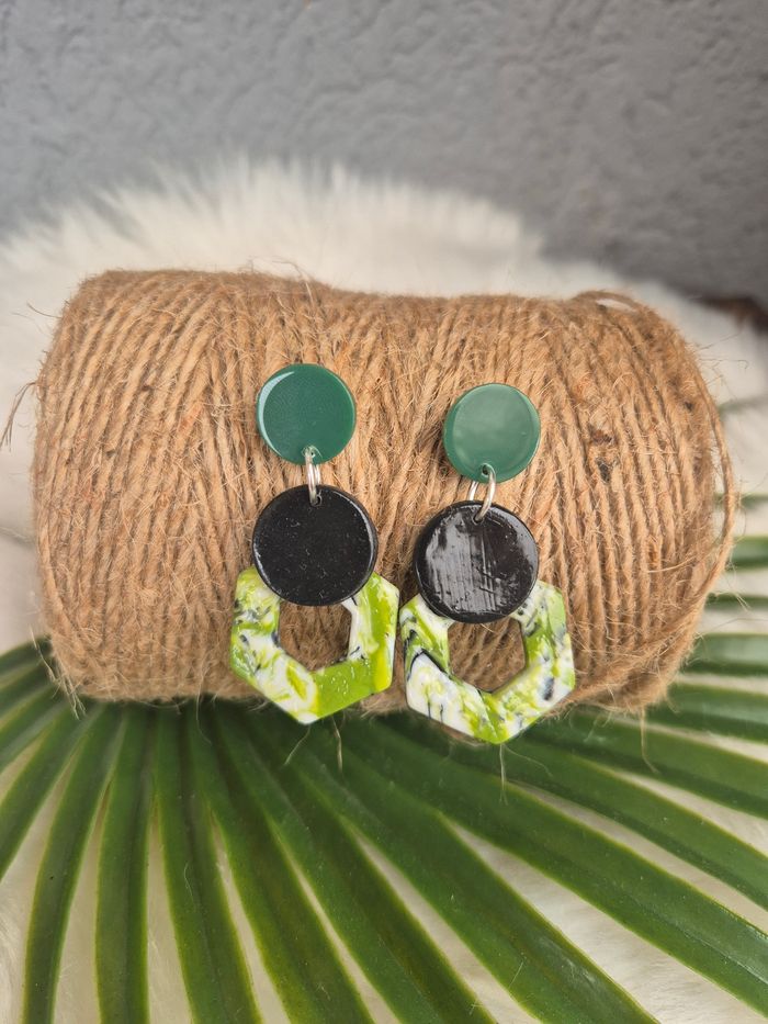 Boucles d’oreilles en pâte polymère vert et noir 💚🖤 #Bijoux #Créations #Polymère