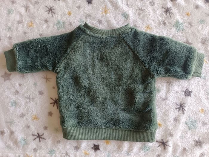 Pull vert dino - photo numéro 2