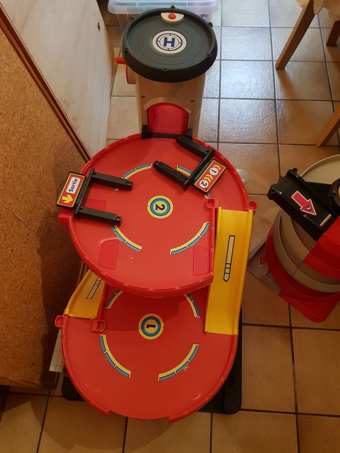 Garage et circuit de courses