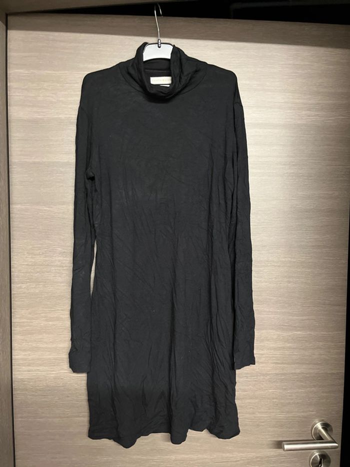 Robe à col roulé