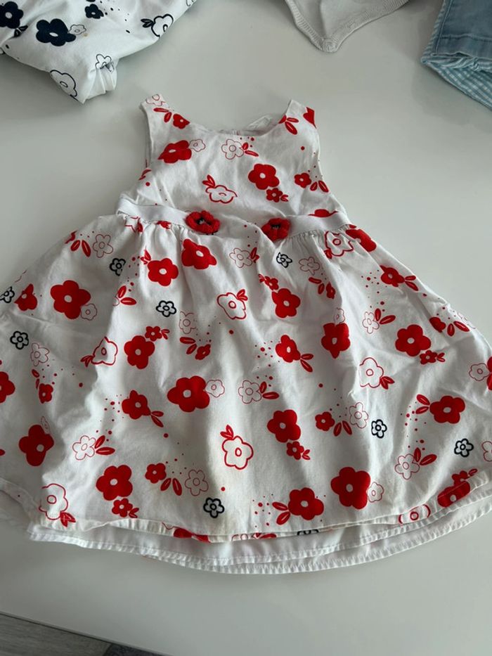 Robe blanche et rouge