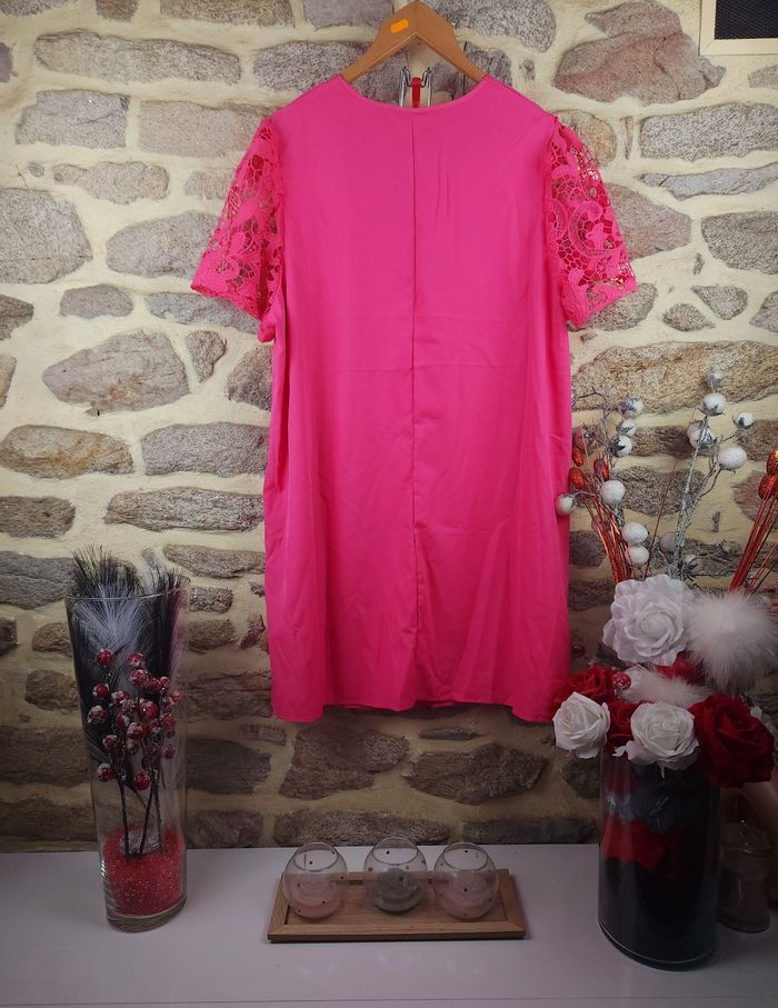 Robe manches courtes col en V rose detail dentelle Femme Taille 54 marque Asos 💎 - photo numéro 3