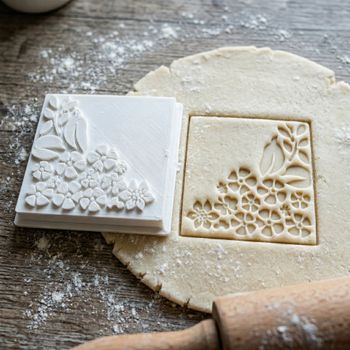 Emporte-pièce biscuit carré motif coin floral - Tampon pâtisserie pour sablés