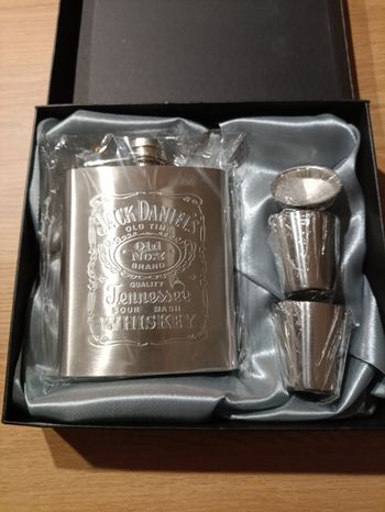 Coffret Flasque Jack Daniel's spiritueux et whisky 200 ml avec 2 tasses