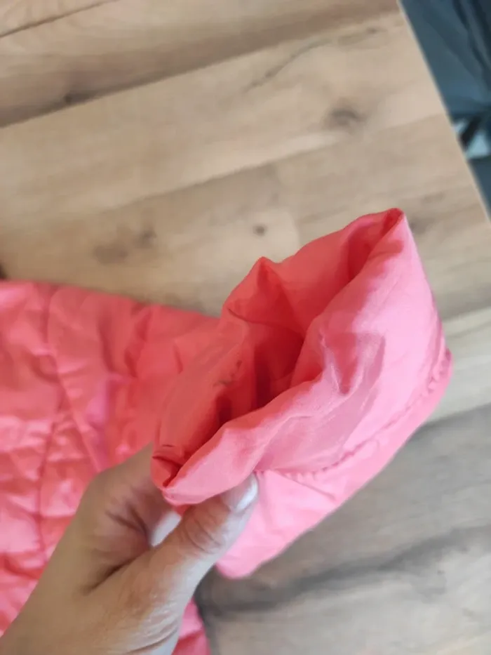 Doudoune fine étiqueté 3 ans mais taille 4 ans - photo numéro 7