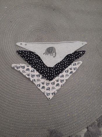 Lot 3 bavoirs bandanas gris blanc noir mixte