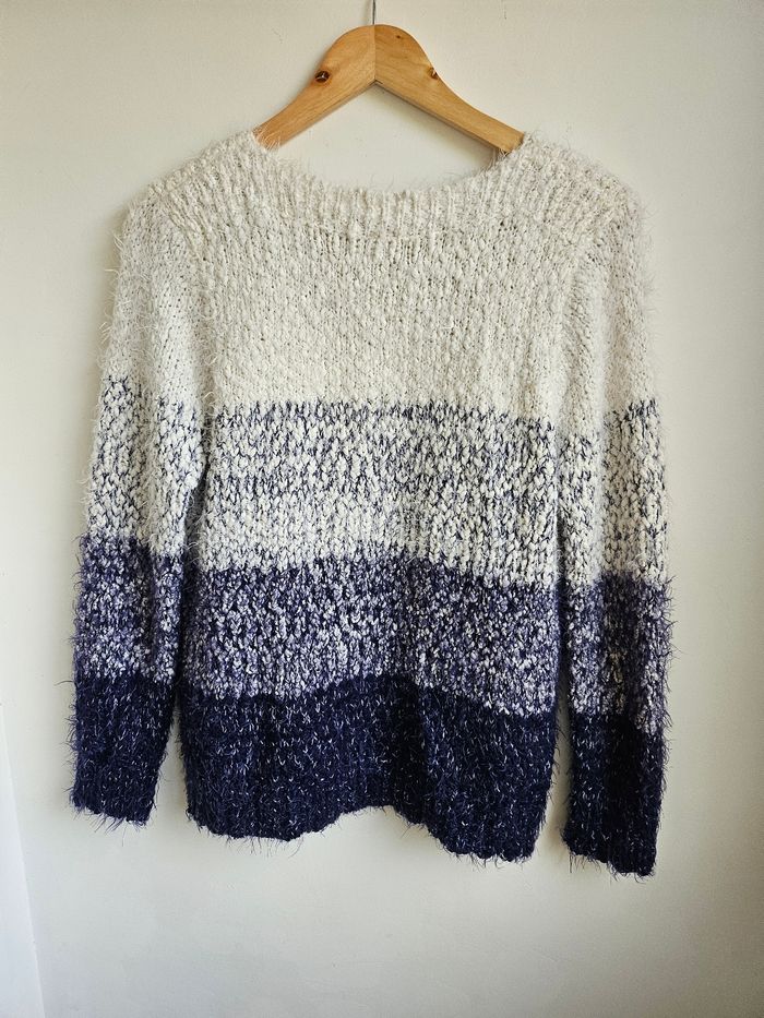 Très joli pull blanc/violet taille 5 (40) - photo numéro 2