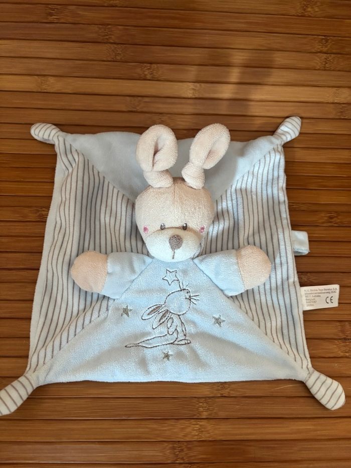 Doudou plat lapin bleu attache sucette Simba toys