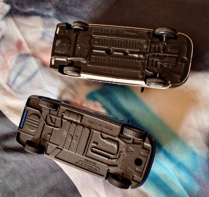 Lot de 4 petites voitures + 2 fourgons de Police - photo numéro 6