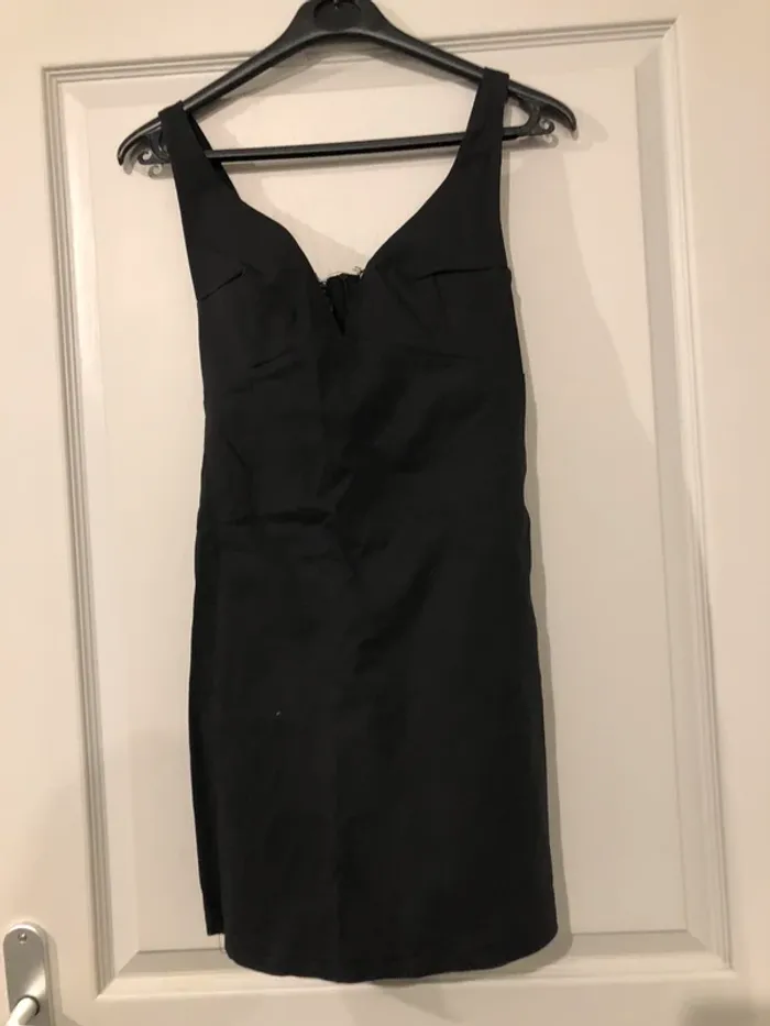 Robe droite noir - photo numéro 2