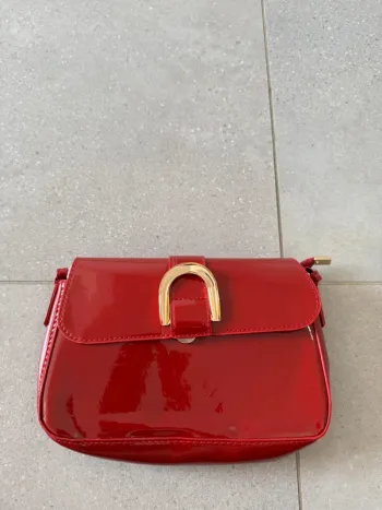 Sac à bandoulière rouge, très bon état, 23x13cm